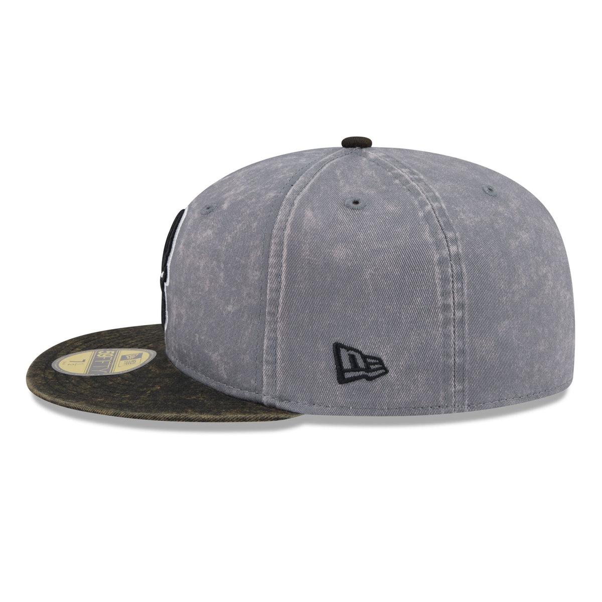 Men's Milwaukee Bucks New Era Gray/Black Washed 59FIFTY Fitted Hat