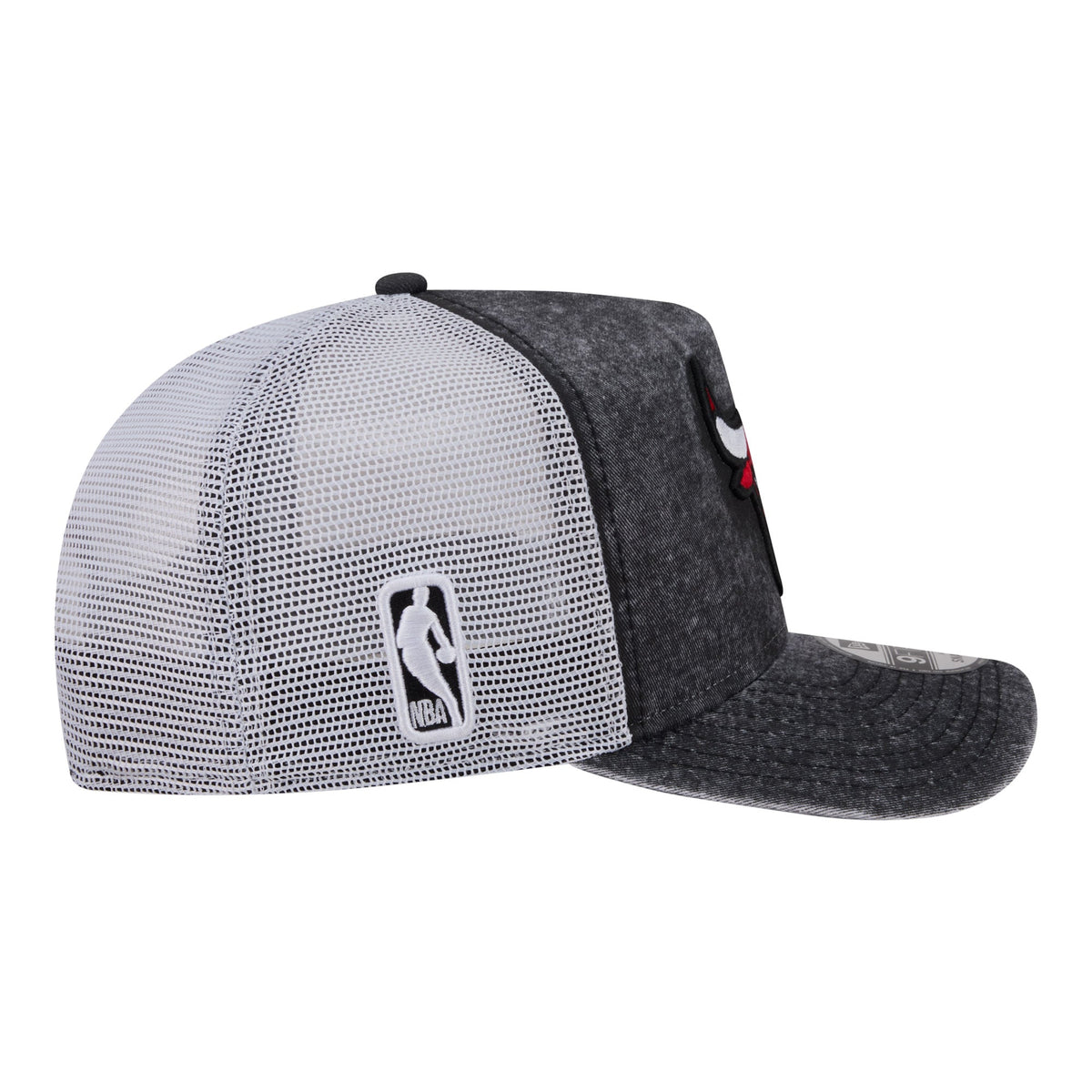 Men's Chicago Bulls  New Era Black/White Washed Meshback 9FIFTY Adjustable Hat